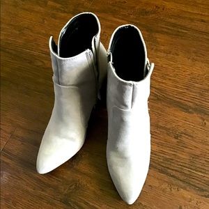 Mariko 17 Gray heeled booties